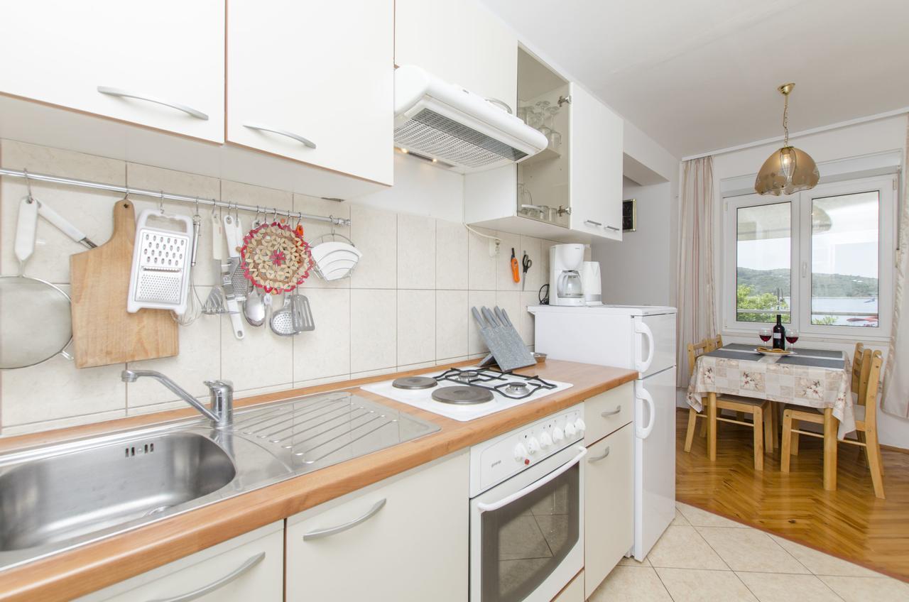 Apartment Danijela Примоштен Экстерьер фото