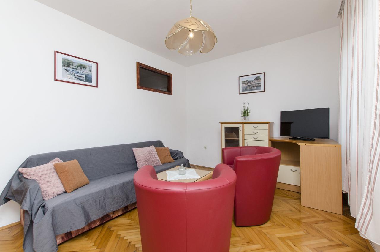 Apartment Danijela Примоштен Экстерьер фото