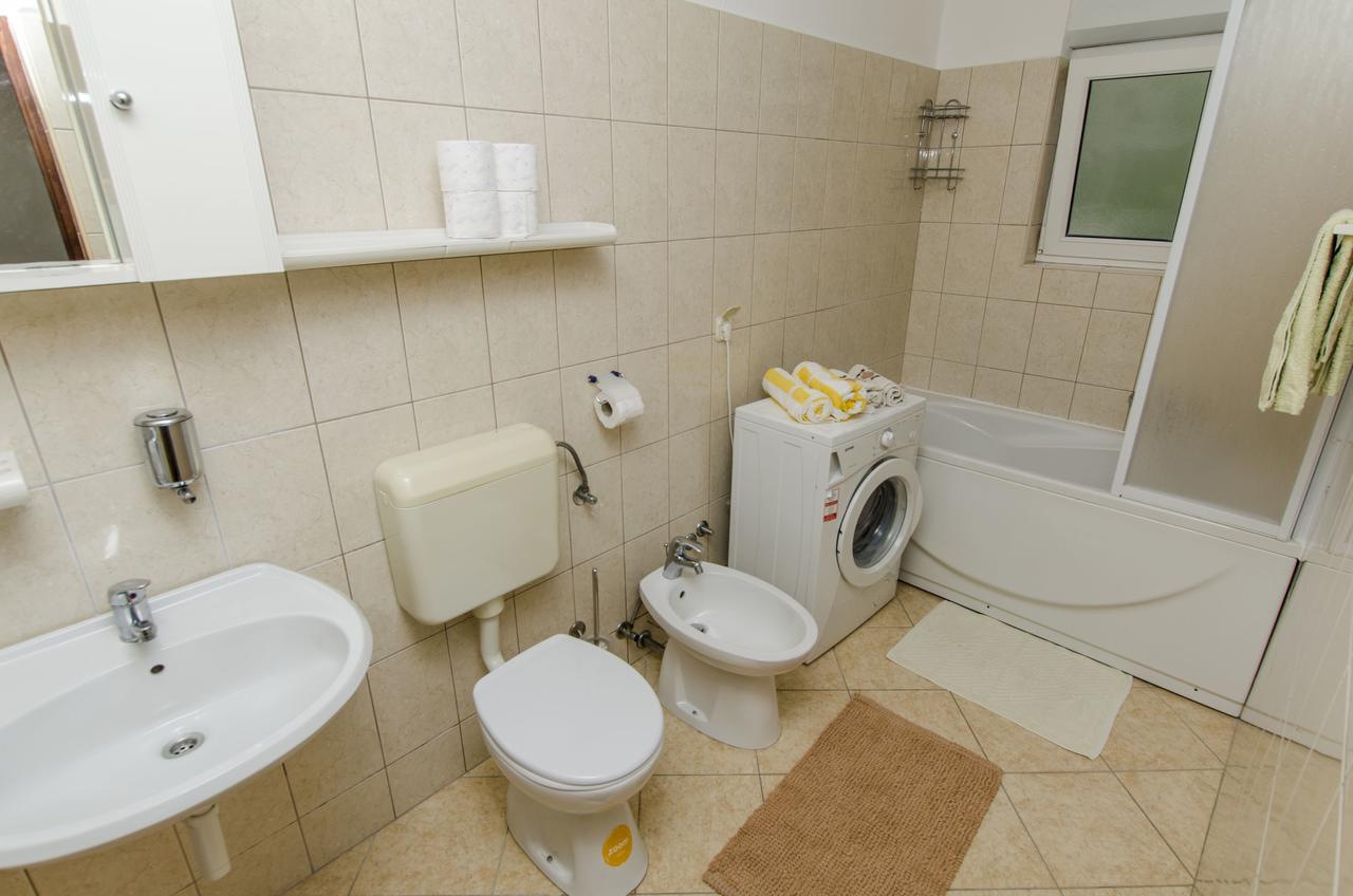 Apartment Danijela Примоштен Экстерьер фото